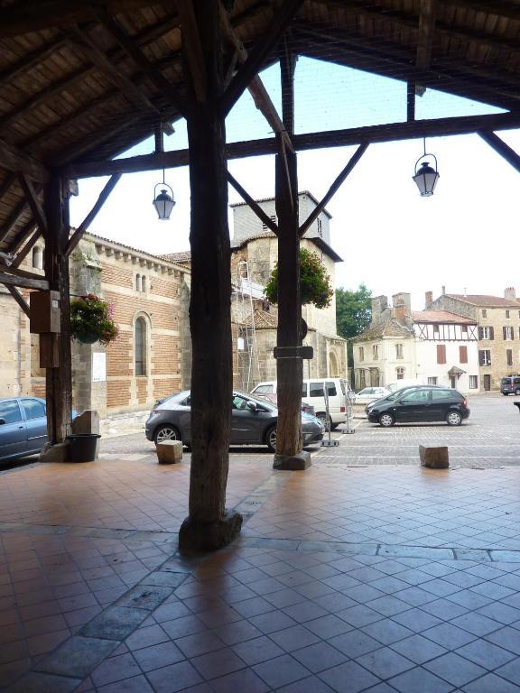 Le Mas-dʼAgenais Le Dormeur Du Val Bed & Breakfast エクステリア 写真